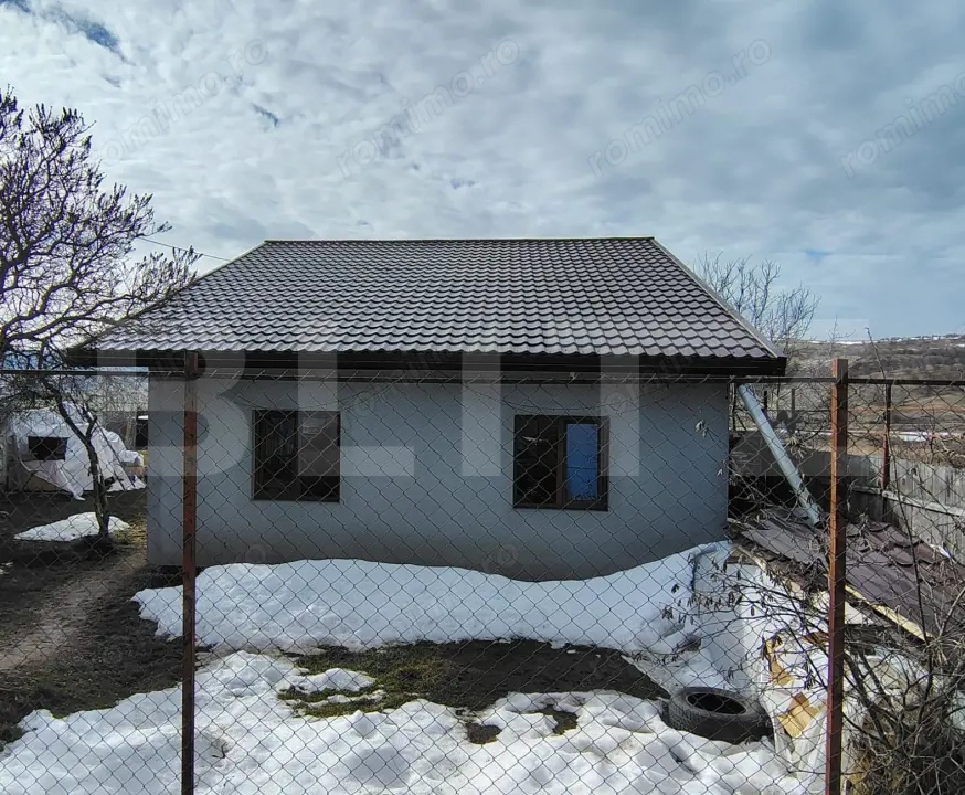 Casa individuală 100 mp utili, teren 903 mp, Mărtinești