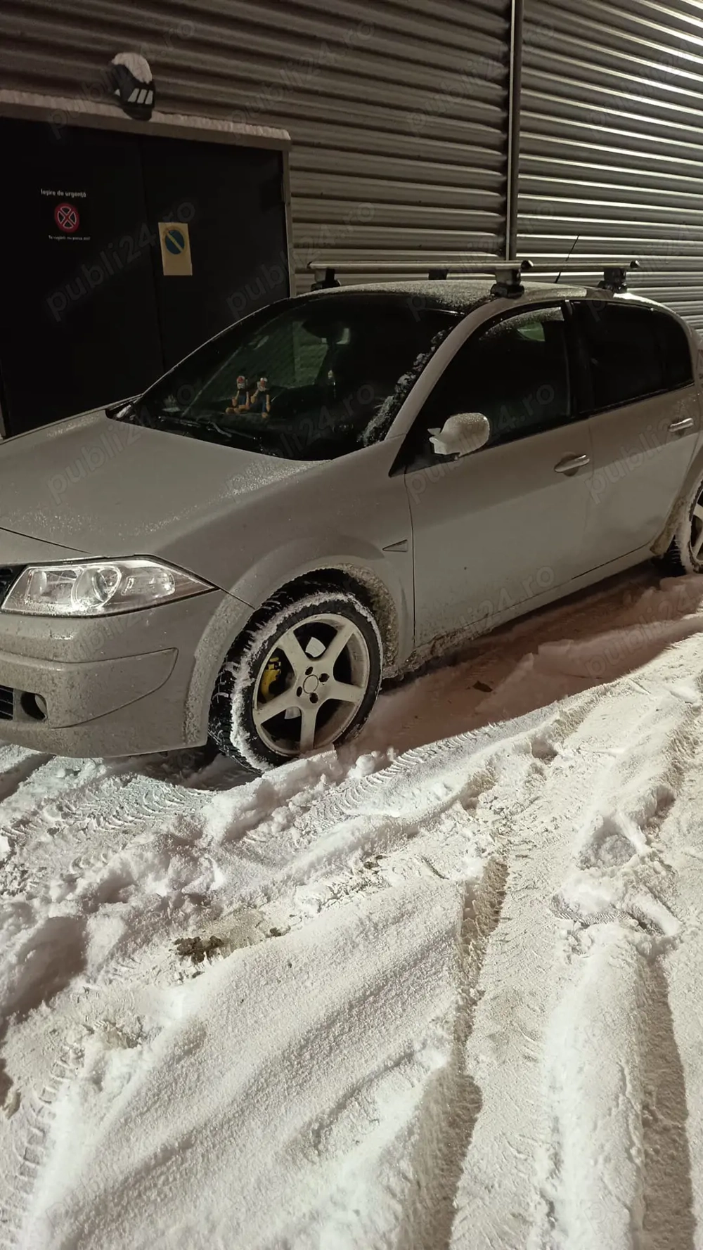 Megan doi de vanzare