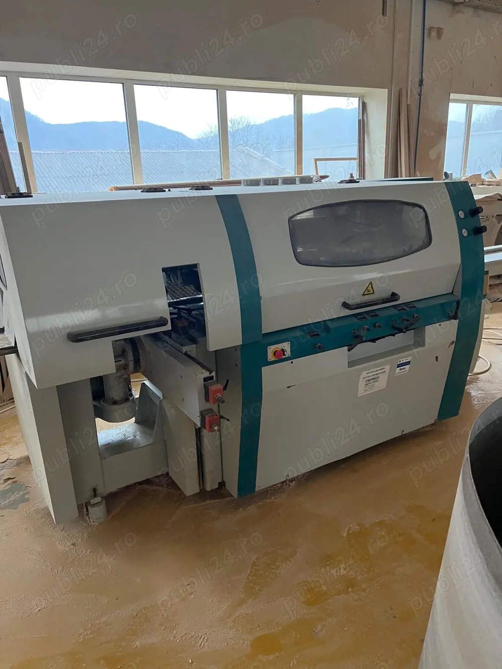 Masina de rindeluit pe 4 fete cu 5 capete