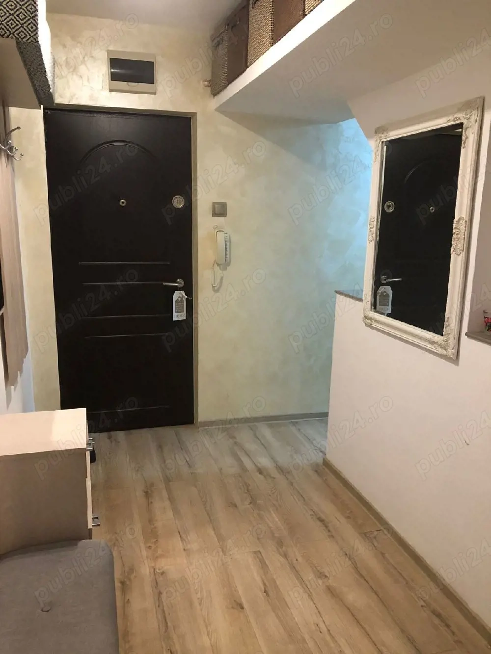 Apartament semidecomandat Melodiei vând 