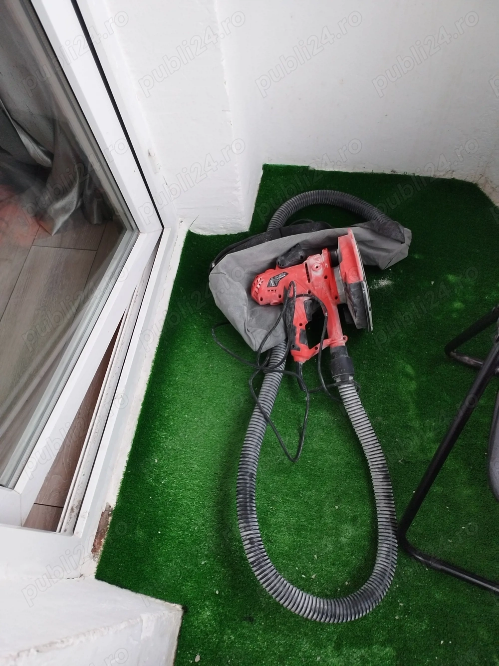 Vand diverse scule pentru constructii.