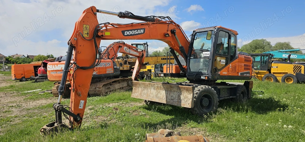 Excavator pe roți Doosan DX 160 W