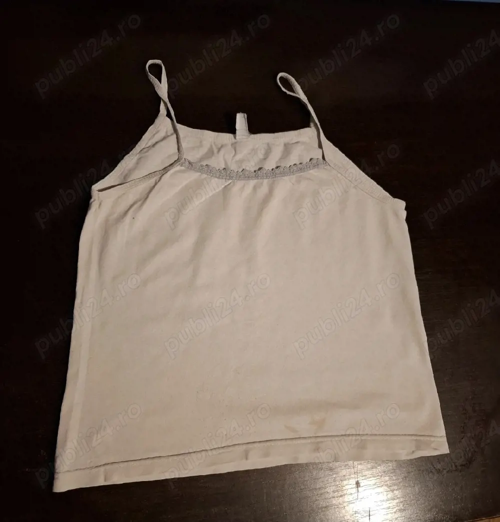 Maiou alb cu dantelă (defect)