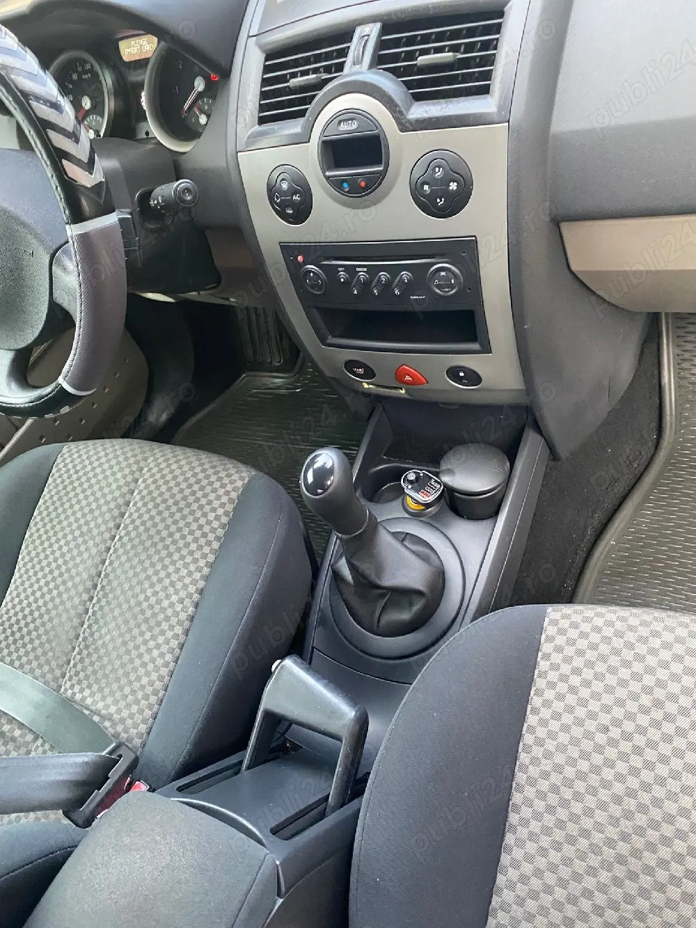 vând renault megane 2 2004 