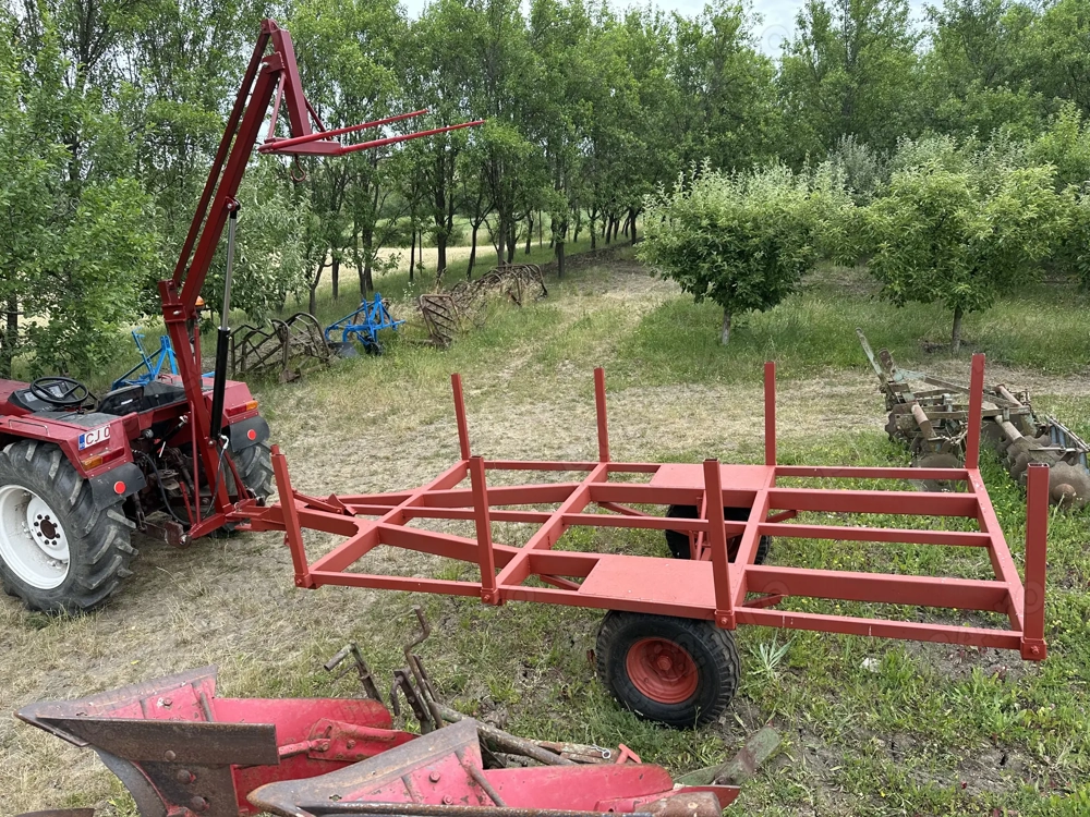 Încărcător tractor pentru baloți saci