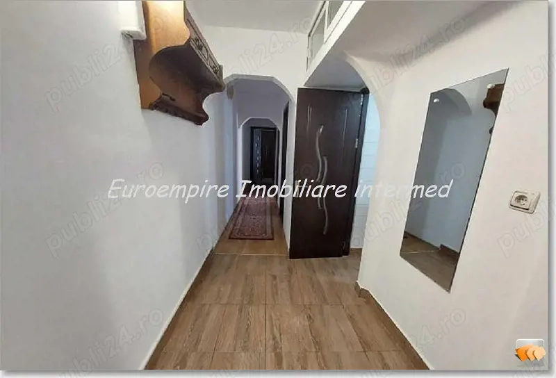 Apartament 3 camere de vanzare Casa de Cultura