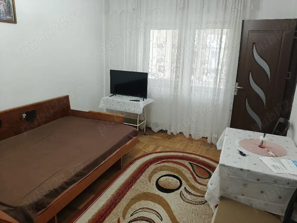 Închiriez garsoniera HCC