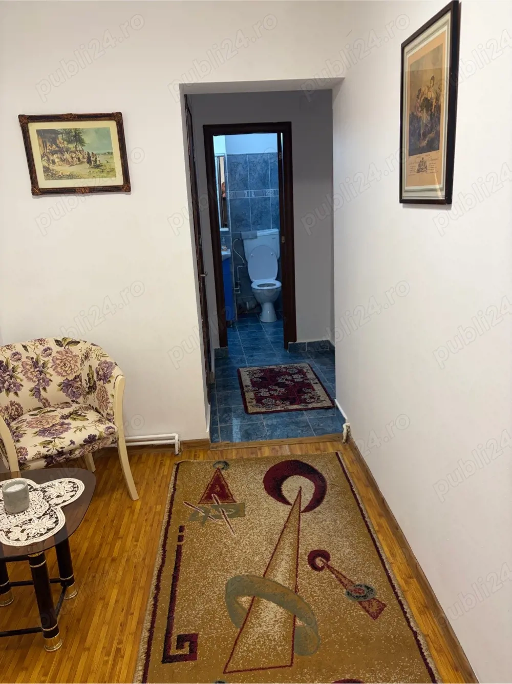 inchriez apartament 3 camere decomandat,zona centrala