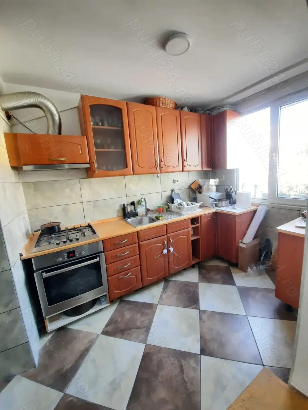  soseaua alexandriei    3  camere  etaj 4