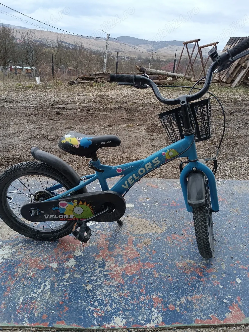 bicicleta 16 inch cu frane , cos fata si sonerie si aparatori