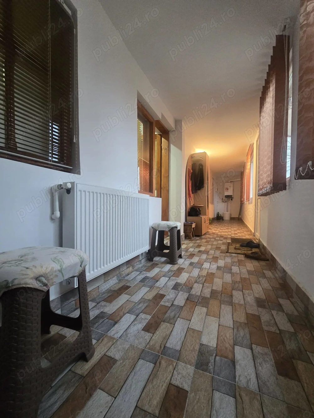 Casa  zona Chercea  Mobilata din paianta.