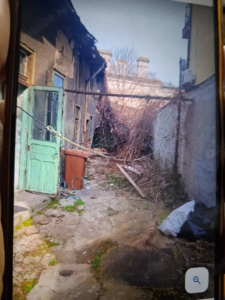 vanzare teren cu casa nelocuibila