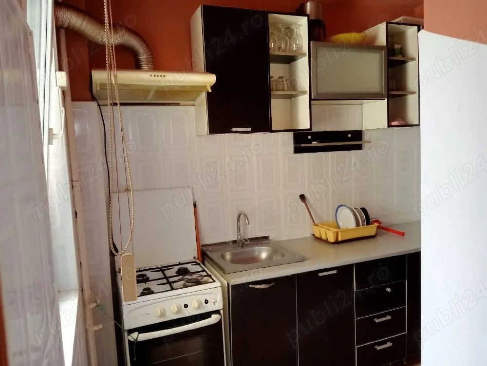 Inchiriez apartament cu 3 camere