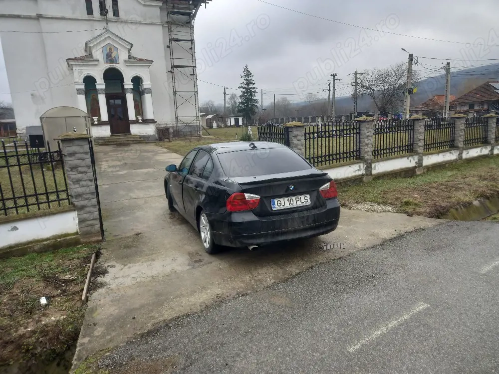 bmw e90  .
