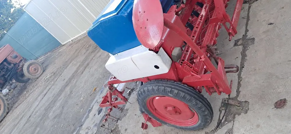 Vând semănătoare Isaria