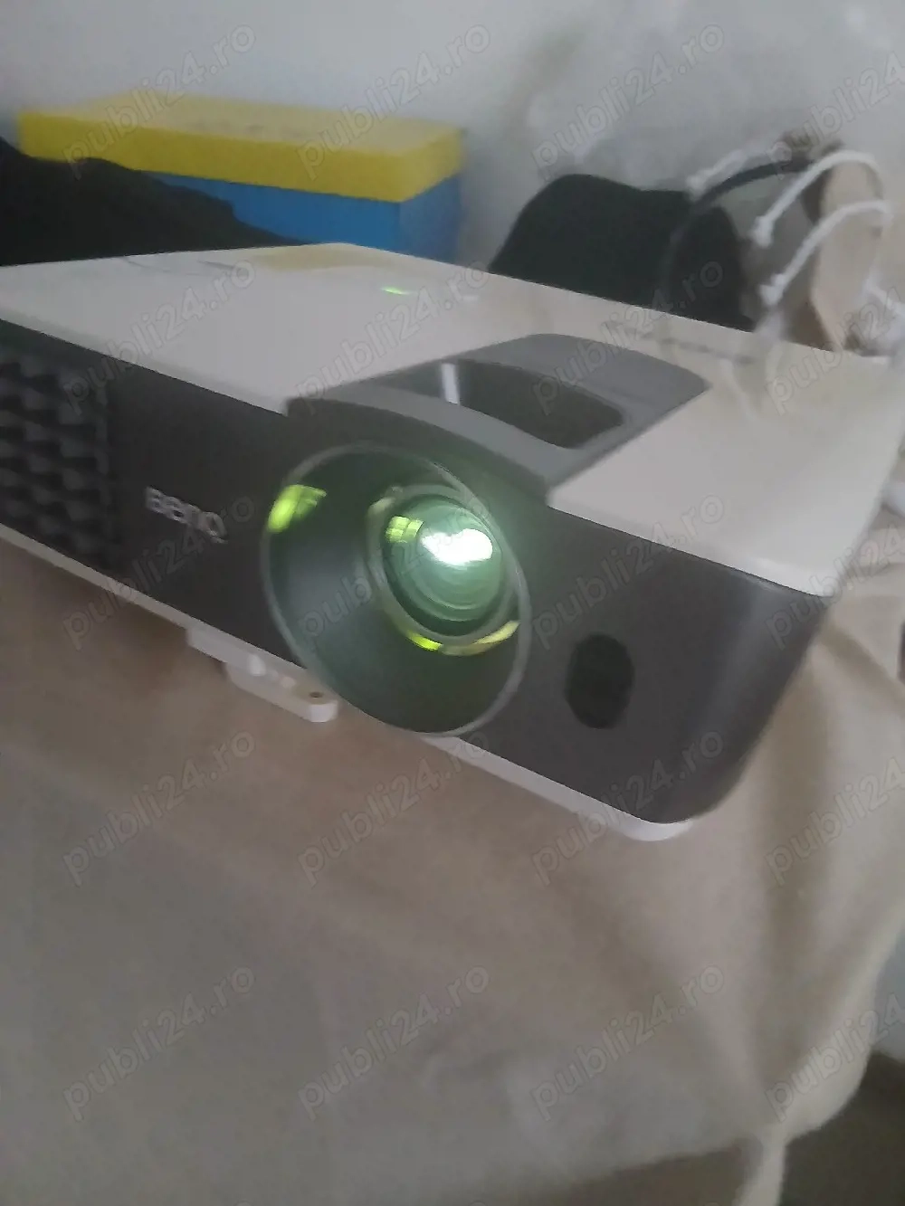 BenQ MX711 Projector