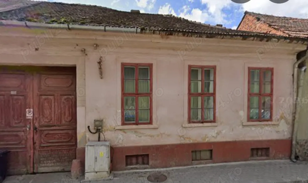 Vând casă în Lipova,  central