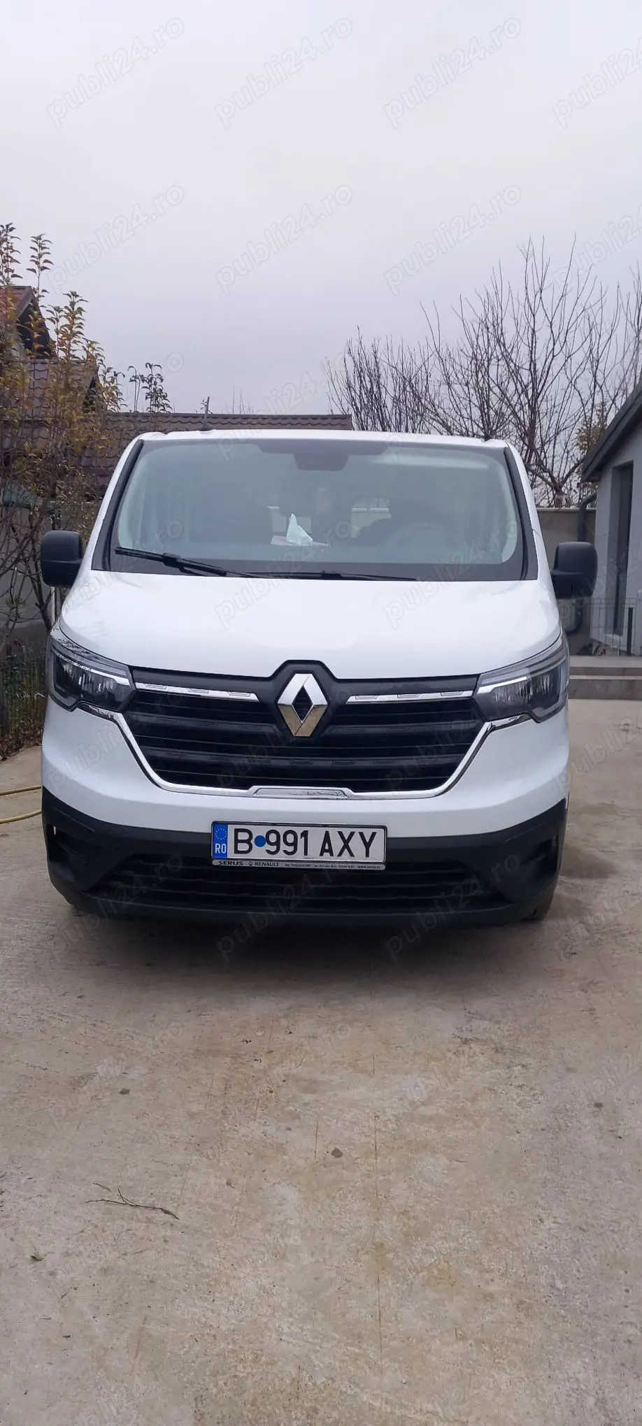 vinzari auto moto microbuz renault trafin