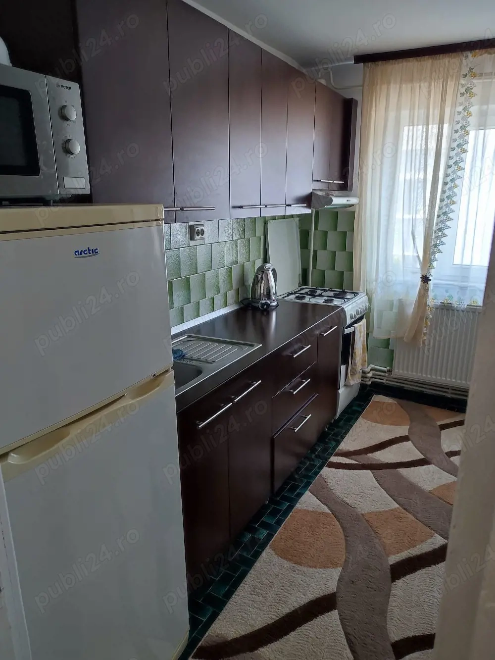 Închiriez apartament în George Enescu, în spate la Luca 