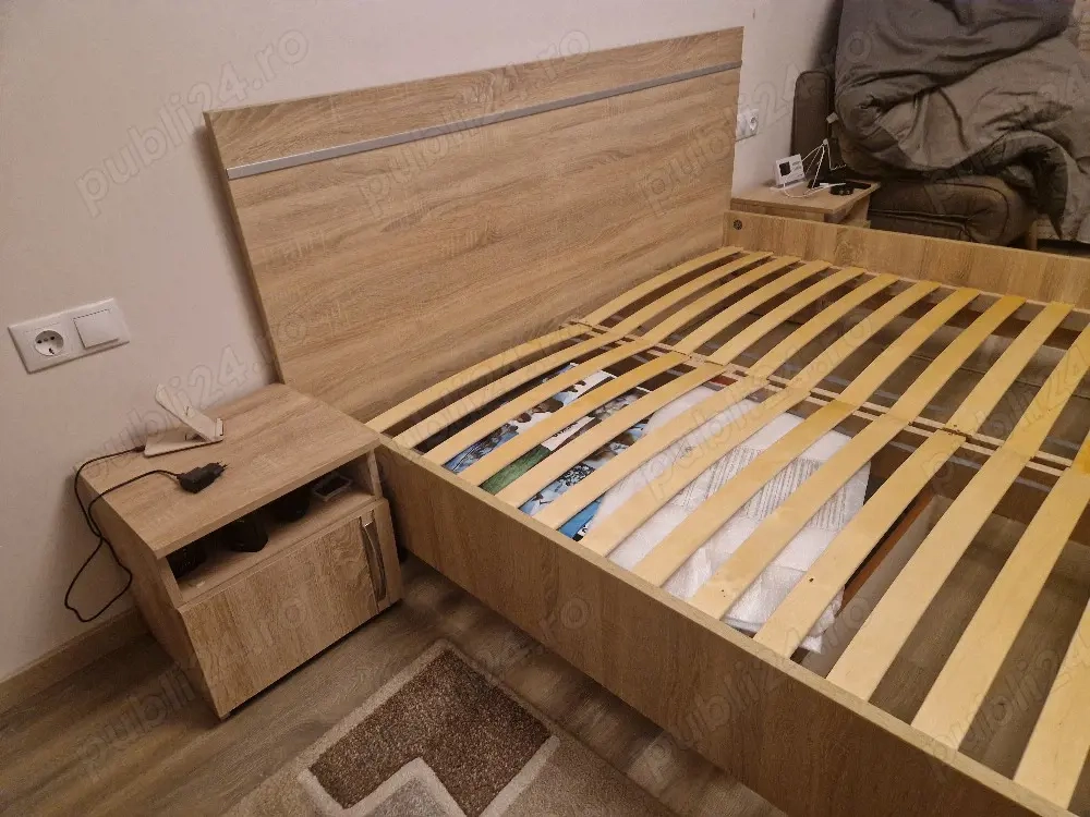 Vând pat cu saltea nouă 