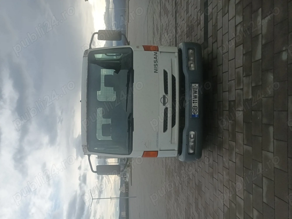 Nissan atleon basculabil