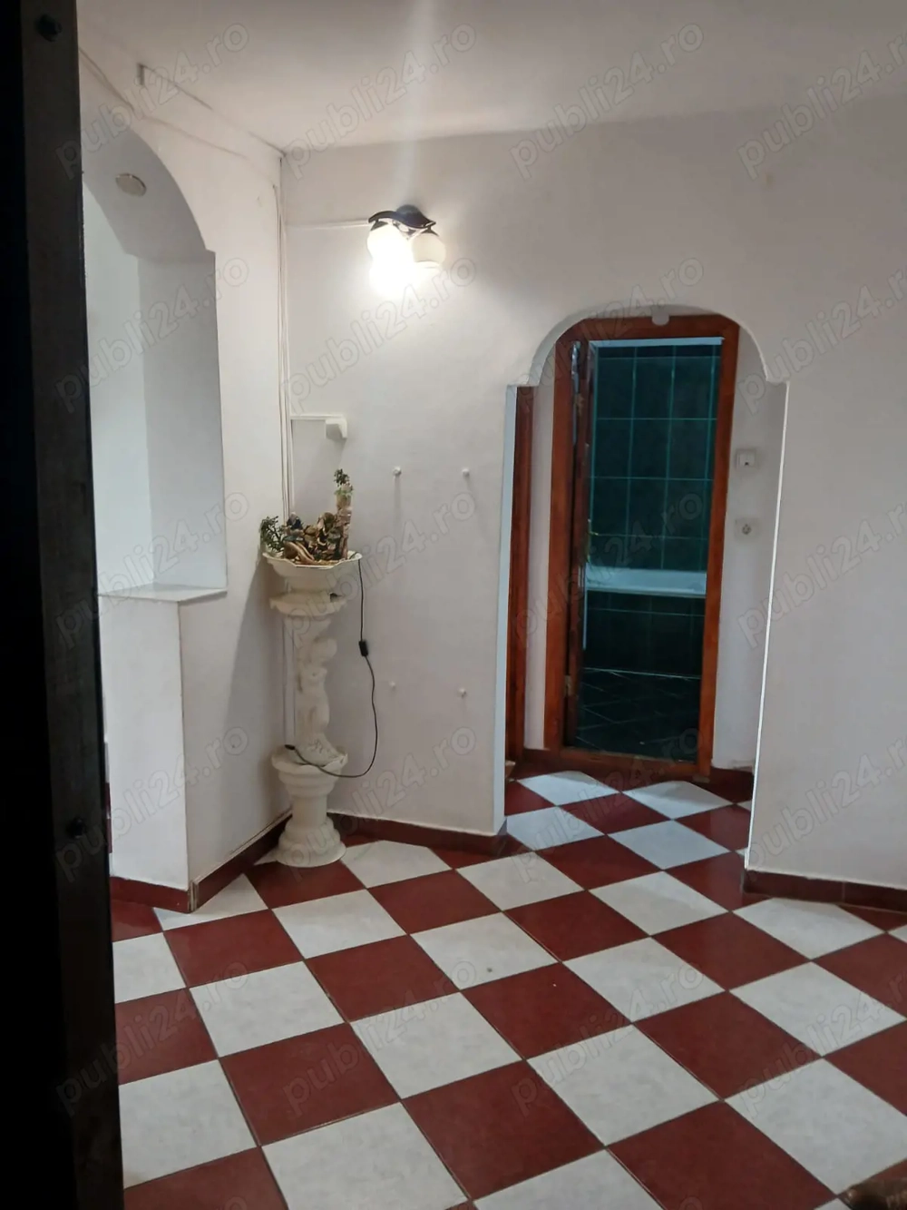 Închiriez apartament 