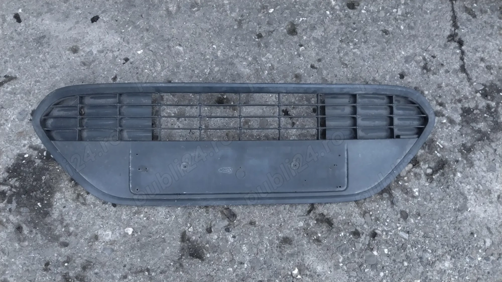 Grila centrala bara fata FORD FOCUS 2008-2011 8M5117B968A