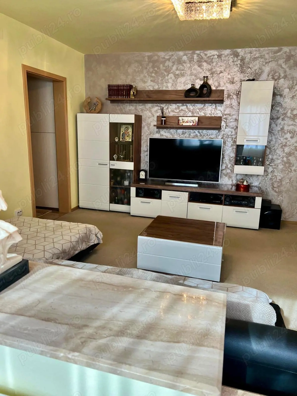 Proprietar vand apartament cu 3 camere cu centrala+ baxa, in zona Girocului langa Spitalul Judetean