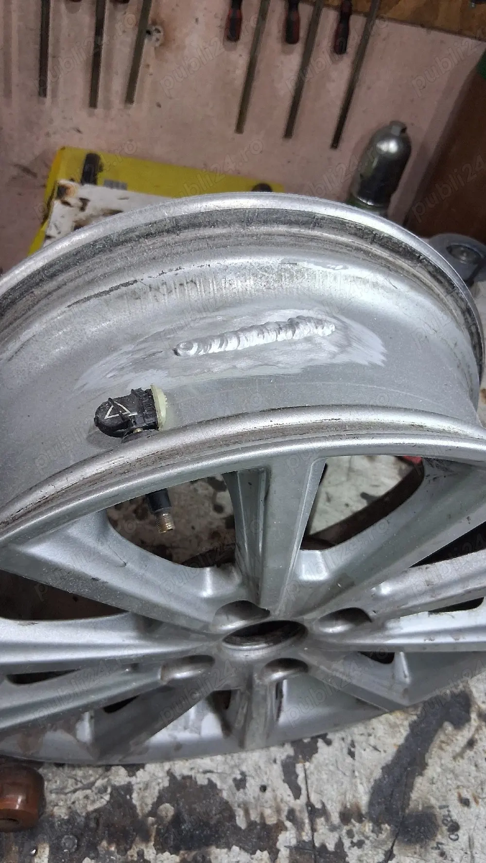 executăm sudură în aluminiu jante de aliaj pe loc.