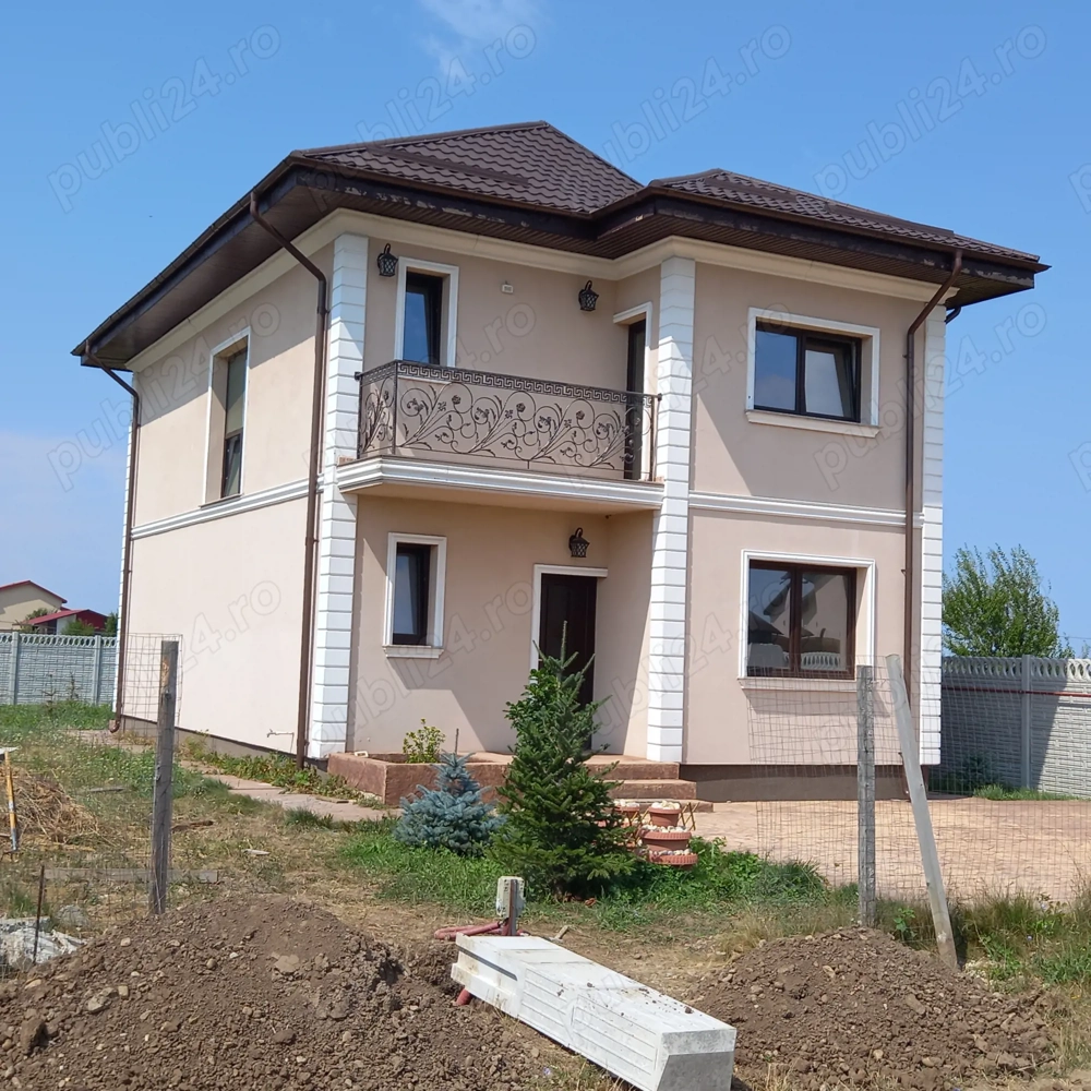 Vand casa cu etaj, 5 camere  , 4 dormitoare plus living spatios