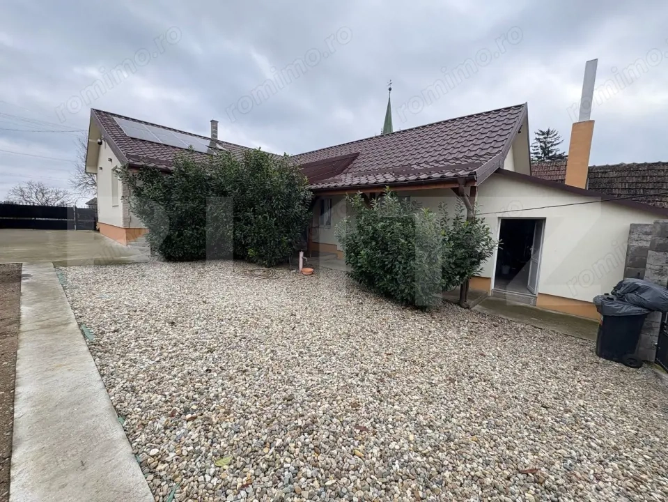 Casă deosebită cu teren generos – Bercu