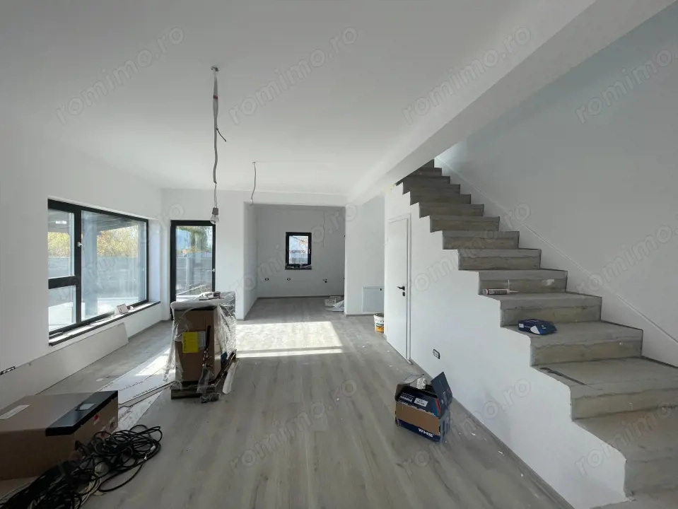 Duplex 3 camere separat prin baie Mosnita Noua