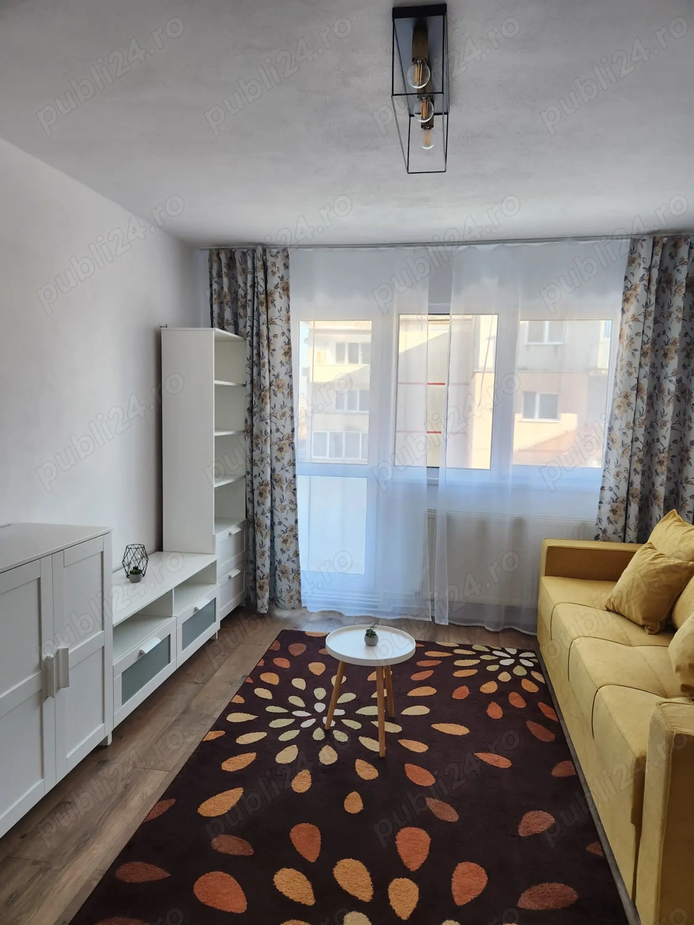 Inchiriez apartament 2 camere, zona Mihai Viteazu