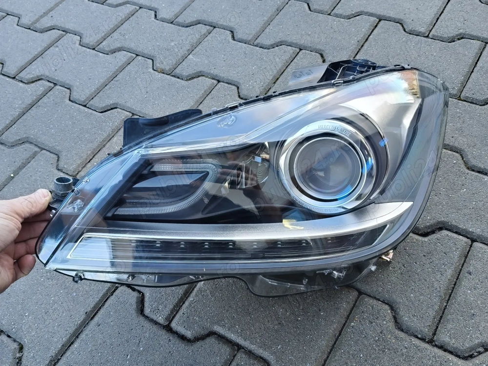 Far stânga Mercedes C w204 0301277028104