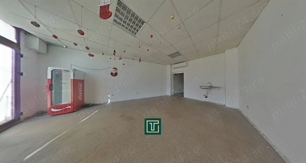 Spațiu comercial de închiriat   Vad excelent în Piața Catedralei, Arad