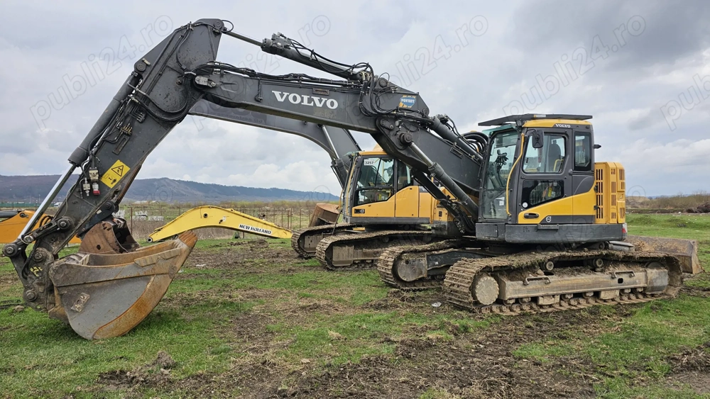 Excavator pe senile Volvo ECR 235 DL