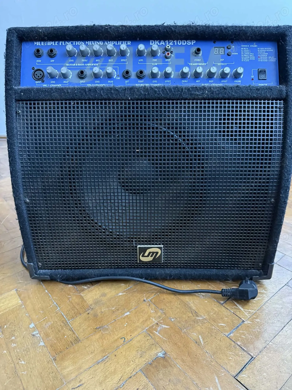 Vând boxă activă profesională DKA 1210 cu stație și multiple efecte DSP