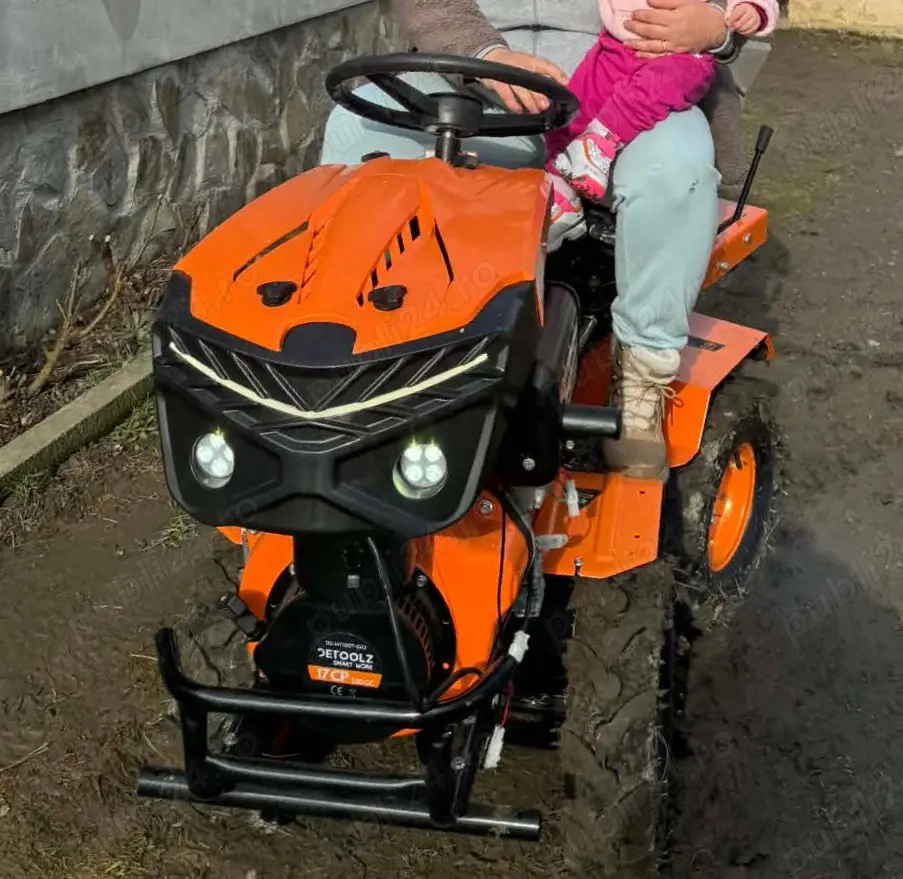Vând mini tractor 17 Cp 4*4