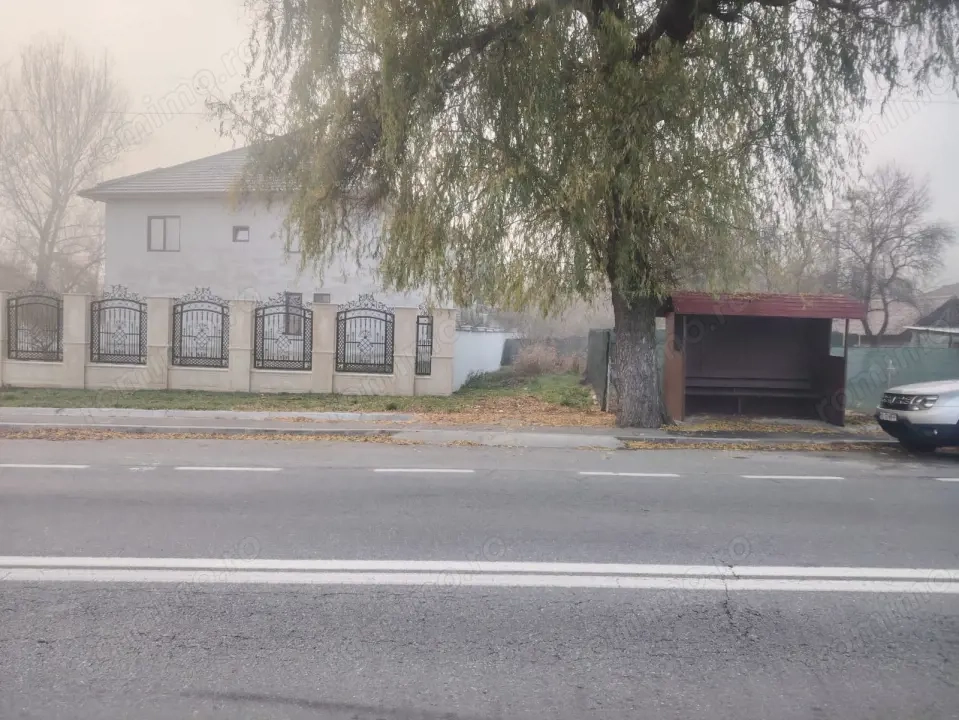 Teren intravilan + fânar P+1 – DN67, Mihăești (Gurișoara)