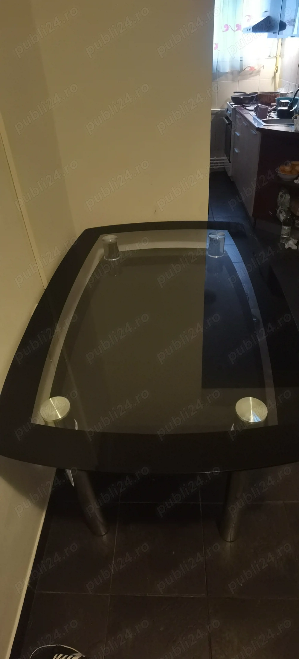 Masă de sticlă în stare buna