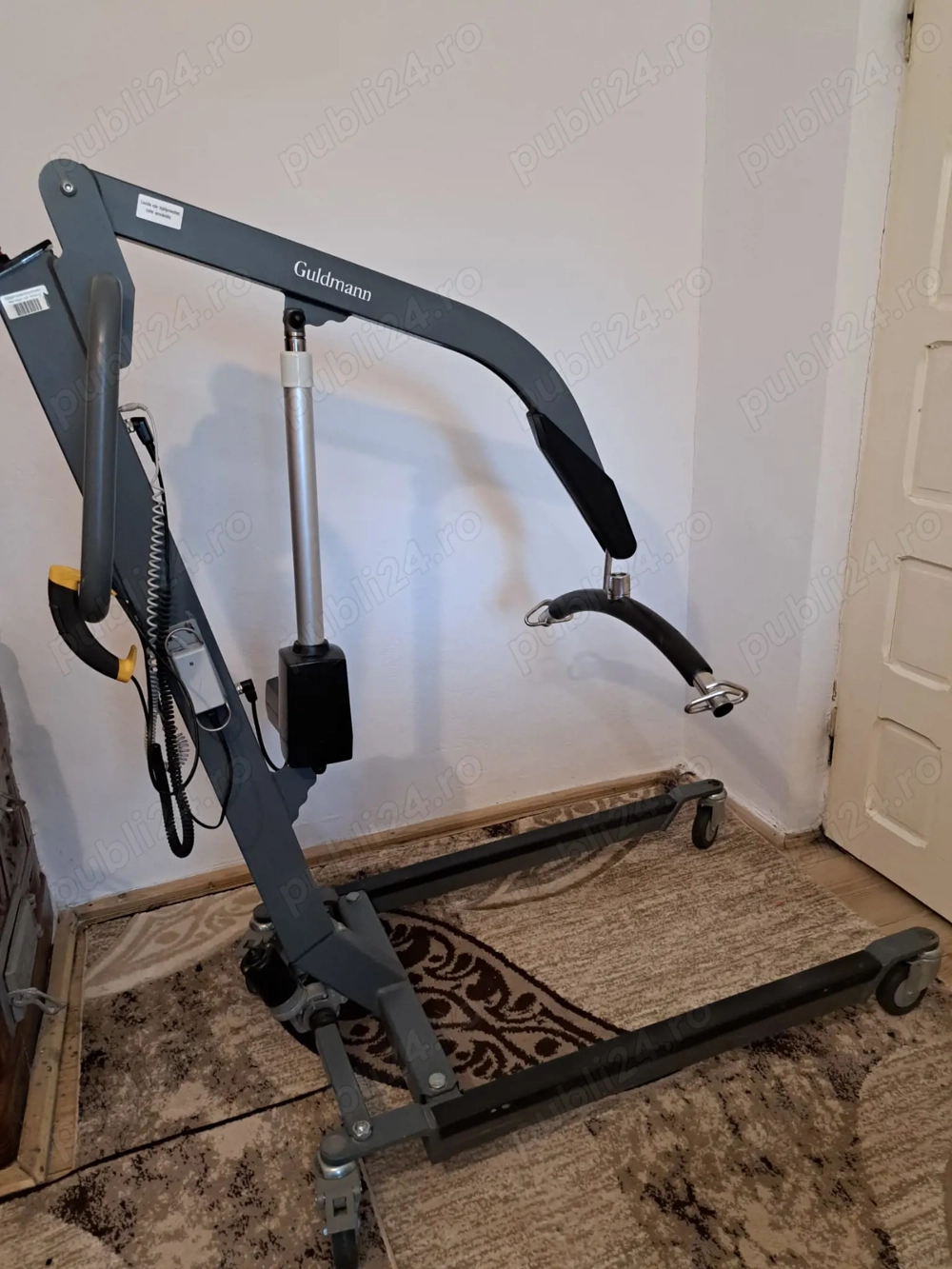 Elevator "Guldmann Mobile Patient Lift 2" - persoane cu dizabilitati