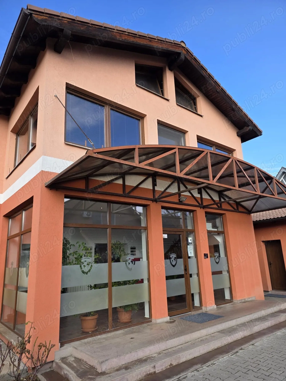 De vânzare închiriat: Casă P+1 și Anexă 