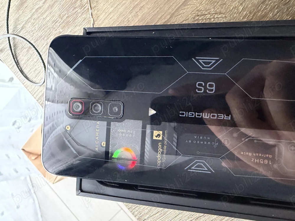 Telefon Gaming Redmagic cu racire interna 16GB RAM, ecran 165hz