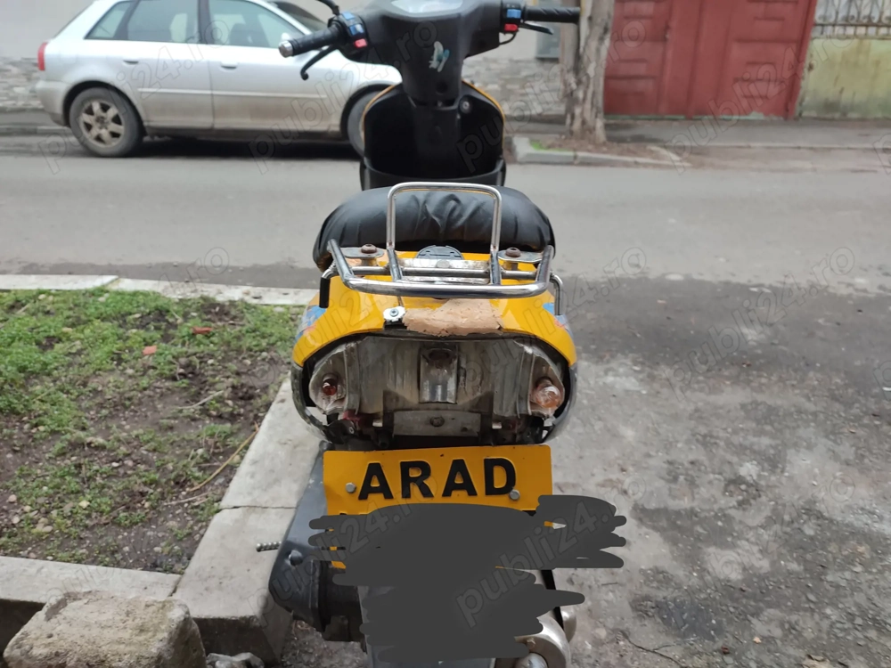 Vând scuter de 50 CC înmatriculat cu acte sau schimb cu unul pentru câmp fără acte 