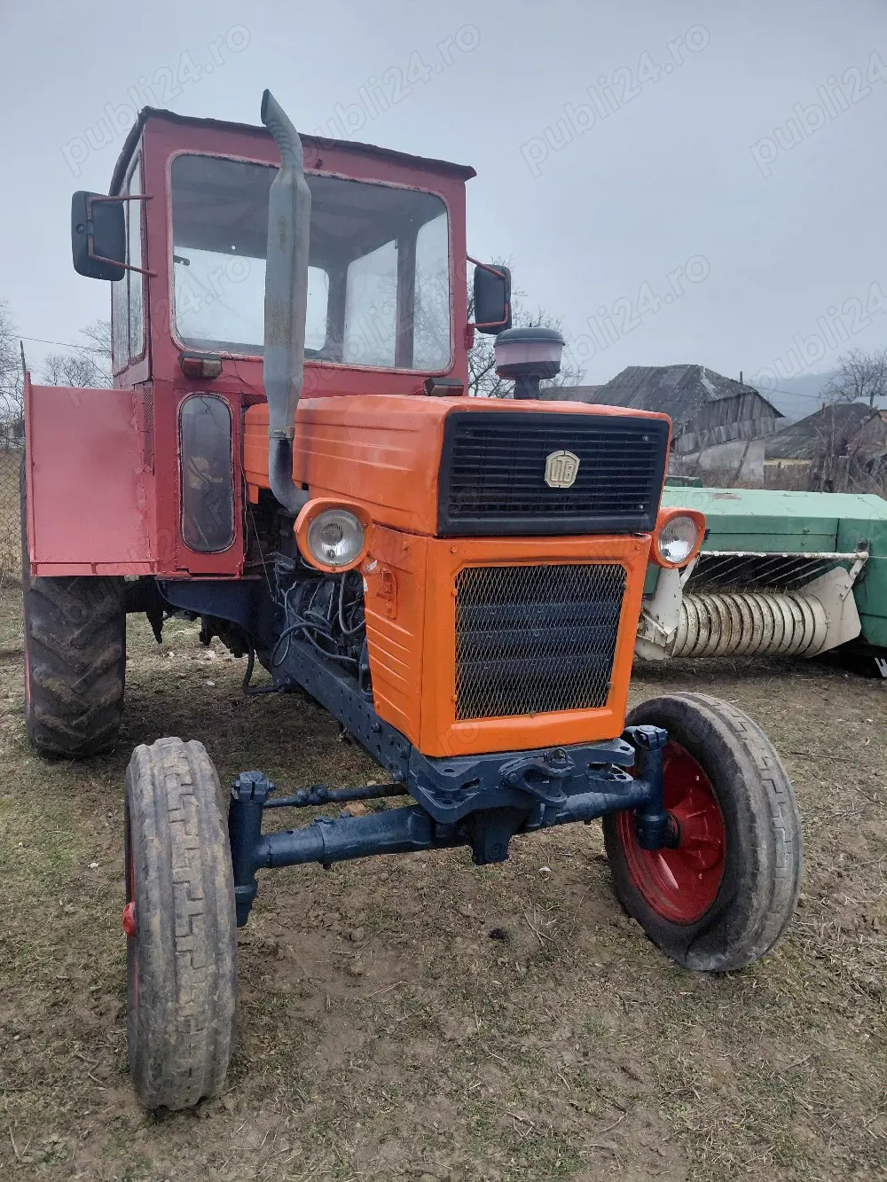vând tractor U650 