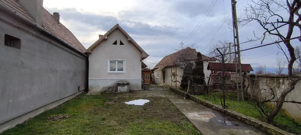 Vand imobil cu 2 locuințe 