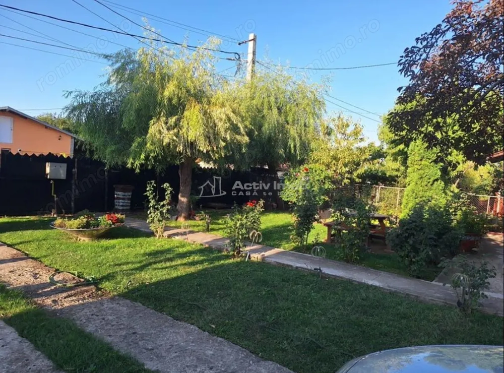 Casa, cocheta, situata pe o strada linistita, la 10 km de Ploiesti