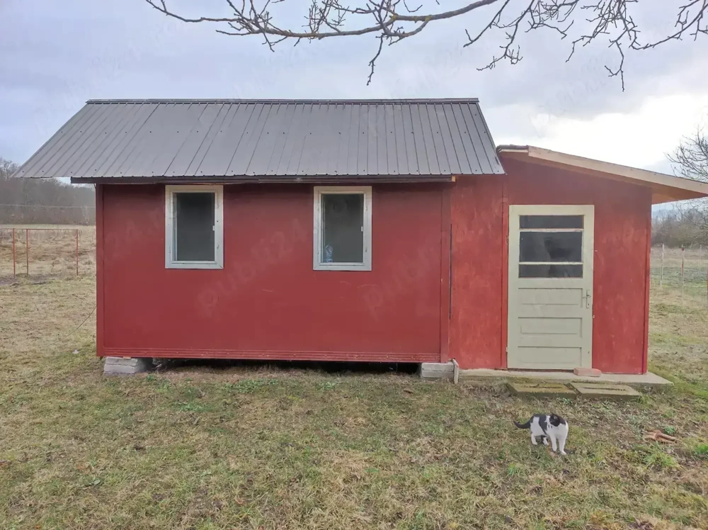 Vând căsuța tip container utilată 