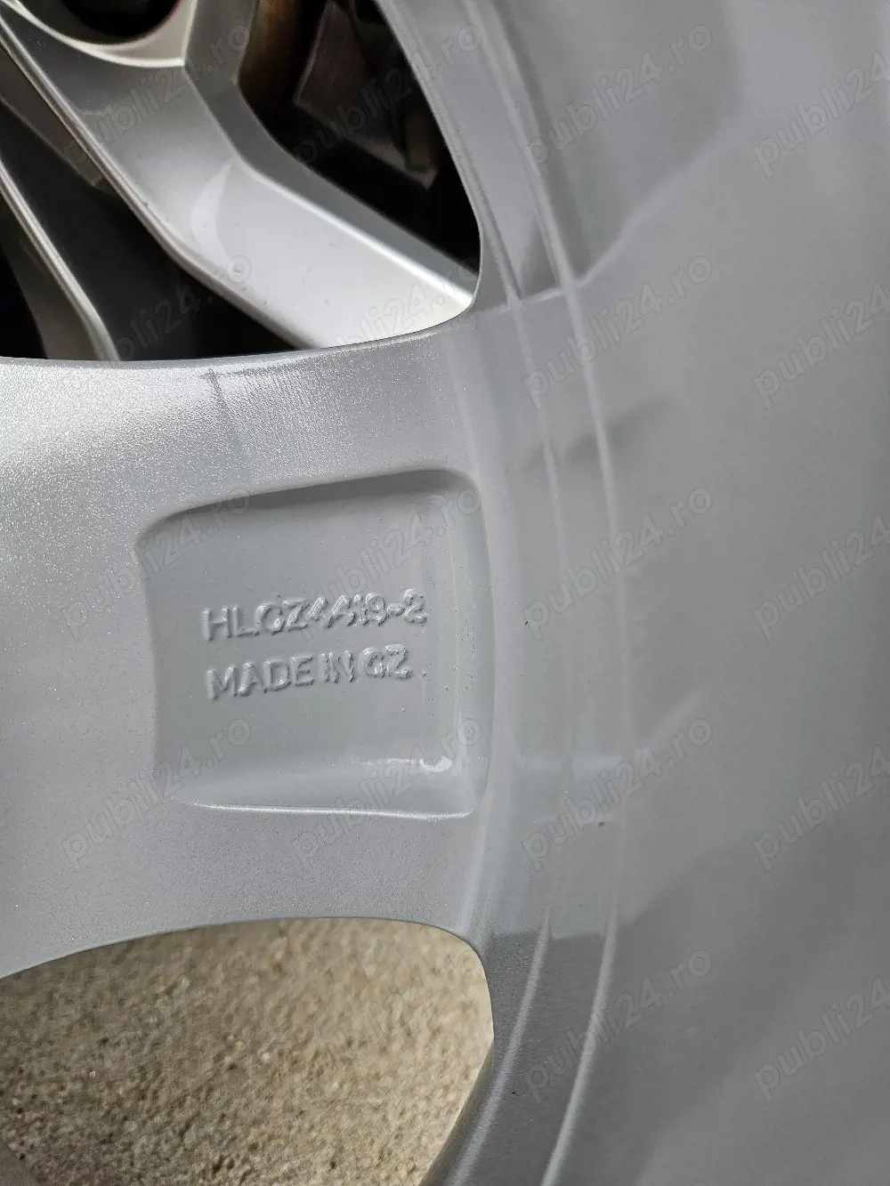 vând jantă skoda octavia 