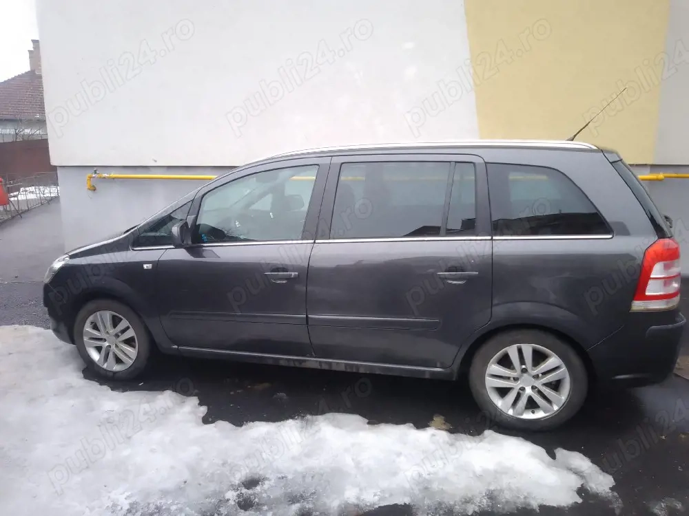 vând opel zafira 2012